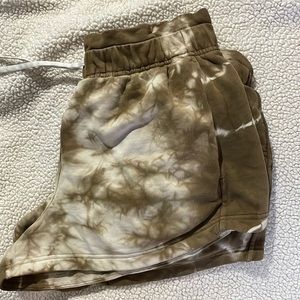 Lululemon - inner glow high rise short, size 12